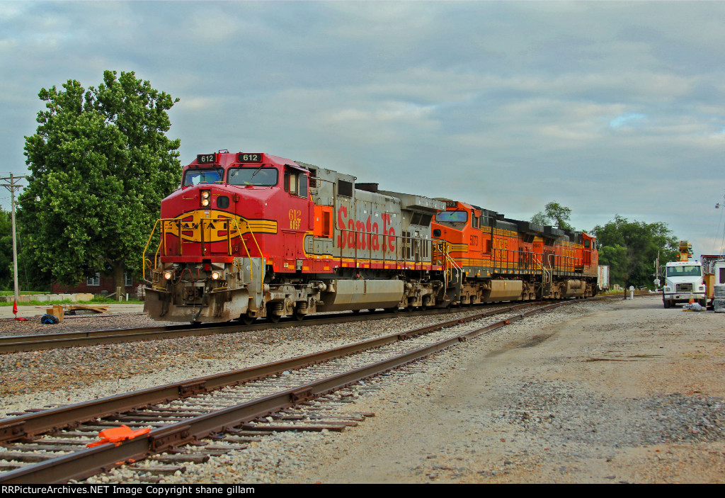 BNSF 612 Heads Nb now with a crew!